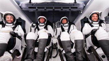 spacex desafia todo: un multimillonario se lanza a la primera caminata espacial privada spacex desafia todo: un multimillonario se lanza a la primera caminata espacial privada