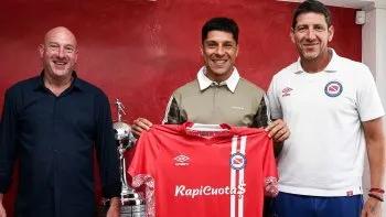 Enzo Pérez comenzó en modo escándalo en Argentinos Juniors
