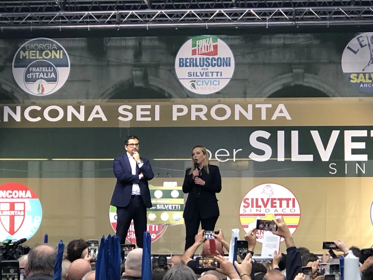 Giorgia Meloni celebró el triunfo histórico de la derecha en Ancona, capital de Le Marche.