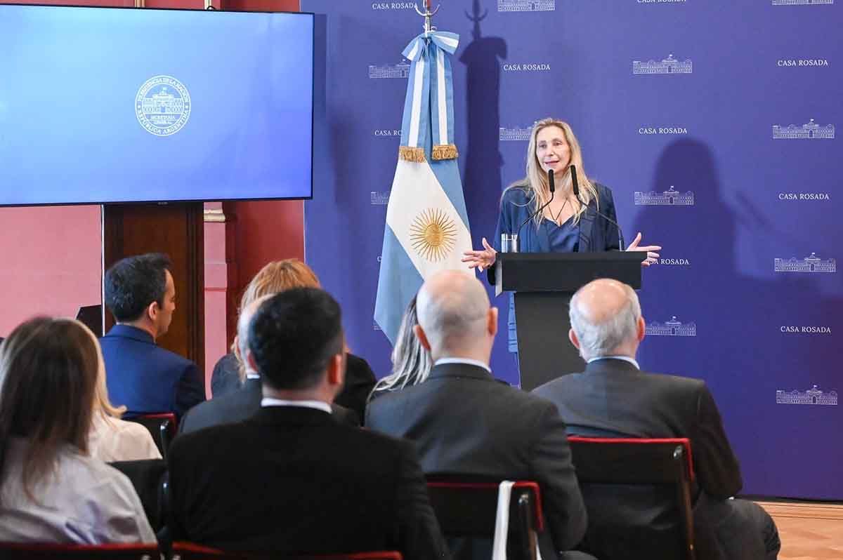 Karina Milei con legisladores libertarios y Javier Milei con un pedido especial. Karina Milei con legisladores libertarios y Javier Milei con un pedido especial.