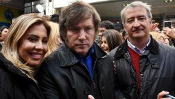 Milei en una de sus visitas a Rosario respaldado por Romina Diez y Nicolás Mayoraz.&nbsp;