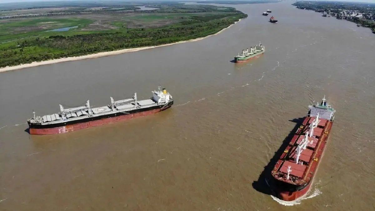 Transporte fluvial, desconocido por Federico Sturzenegger. Transporte fluvial, desconocido por Federico Sturzenegger.