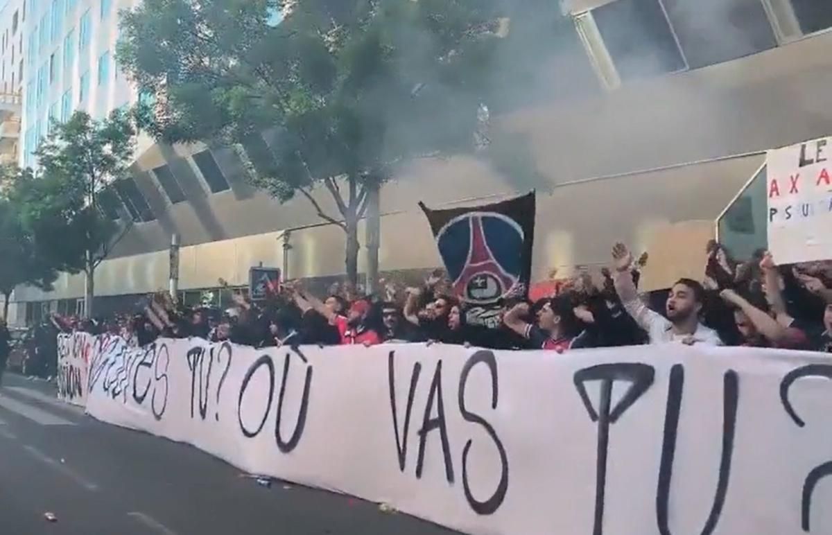 Lionel Messi cuestionado por los ultras del PSG