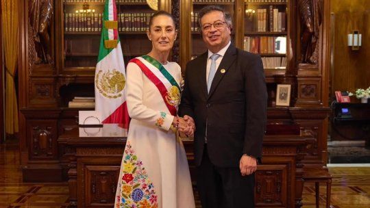 La presidenta de México con Gustavo Petro