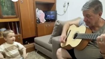 “Nono Daniel” y su nieto Bauti. “Vamos a hacer un malambo de dos golpes y fuerte”, propusieron en Tucumán. (Foto captura de video en Instagram) “Nono Daniel” y su nieto Bauti. “Vamos a hacer un malambo de dos golpes y fuerte”, propusieron en Tucumán. (Foto captura de video en Instagram)