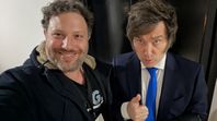 Santiago Oría crece en poder y quedó al frente de las redes de Javier Milei. Pero en menos de 48 horas, el cineasta se enterró solo haciendo el ridículo en X. Foto: Instagram Santiago Oría crece en poder y quedó al frente de las redes de Javier Milei. Pero en menos de 48 horas, el cineasta se enterró solo haciendo el ridículo en X. Foto: Instagram