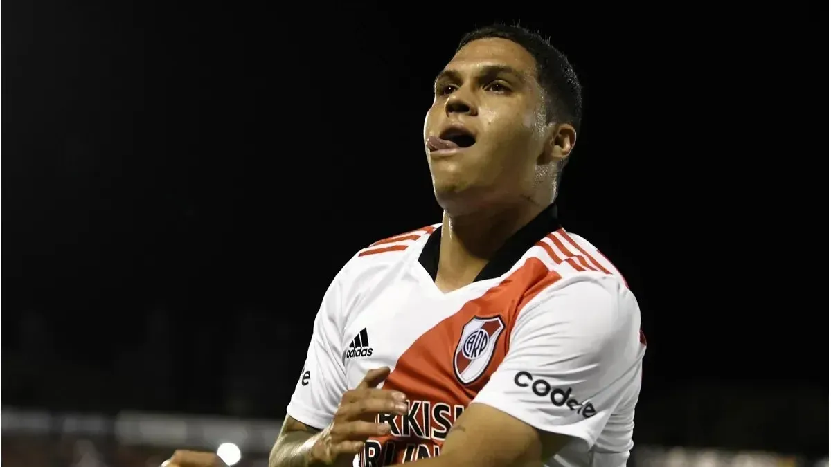Estupor en River por las versiones que circulan sobre Juanfer Quintero