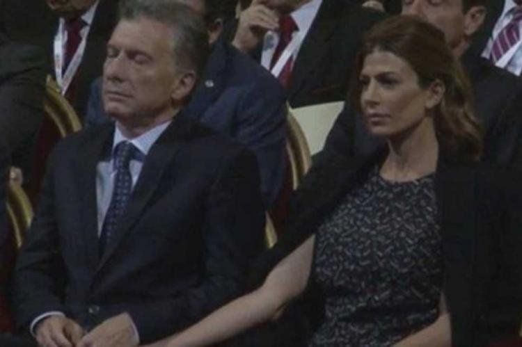 macri dormido congreso de lengua.jpg