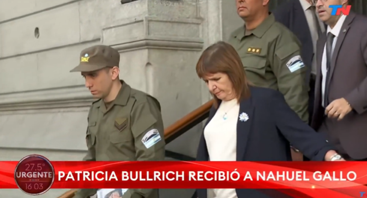 El gendarme Nahuel Gallo junto a Patricia Bullrich.