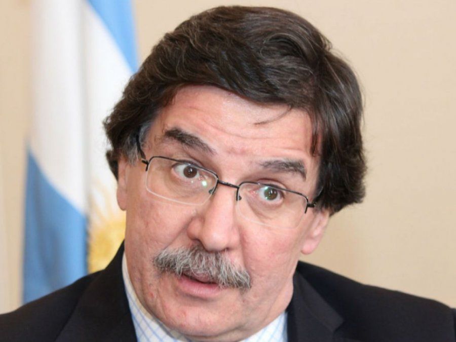 Alberto Sileoni puso sobre la mesa la necesidad de repensar el sistema educativo bonaerense y cuestionó la modalidad de repitencia en las escuelas.