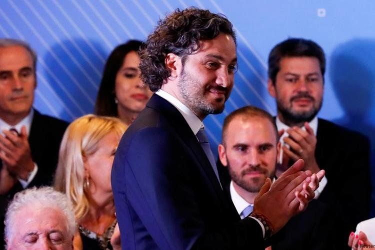 Muy cuestionado jefe de Gabinete, Santiago Cafiero, y detrás ministros en problemas.