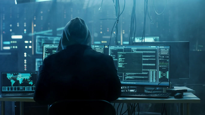 En X, choque brutal del colectivo libertario por doxing