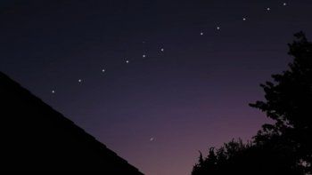 Más de 3.000 de los 5.000 satélites activos que orbitan la Tierra son de SpaceX de Elon Musk. Más de 3.000 de los 5.000 satélites activos que orbitan la Tierra son de SpaceX de Elon Musk.