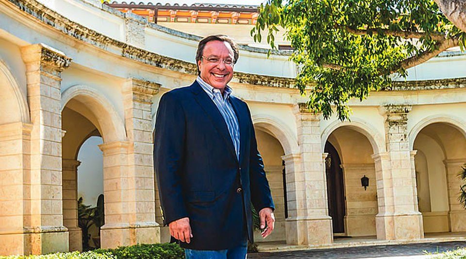 Mike Fernández, millonario latino y sponsor republicano que apoya a Hillary.