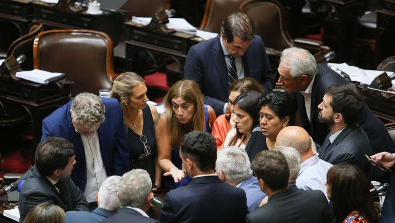 La UCR acepta postergar lo de Manuel Adorni pero también Propiedad Privada y Súper RIGI