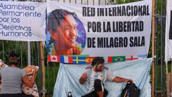 La Tupac Amaru acampó 3 días en la Plaza de Mayo en reclamo de un indulto para Milagro Sala. La Tupac Amaru acampó 3 días en la Plaza de Mayo en reclamo de un indulto para Milagro Sala.