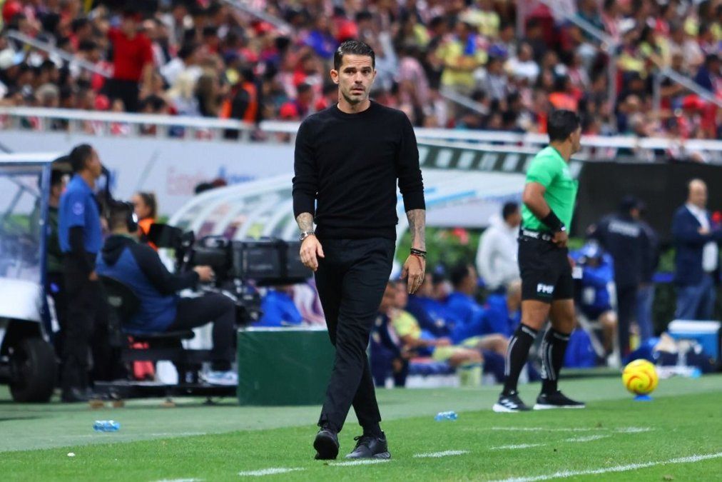 Fernando Gago sin nada en Chivas