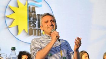 Andrés Larroque lanza oficialmente La Patria es el Otro el 11/3. Andrés Larroque lanza oficialmente La Patria es el Otro el 11/3.