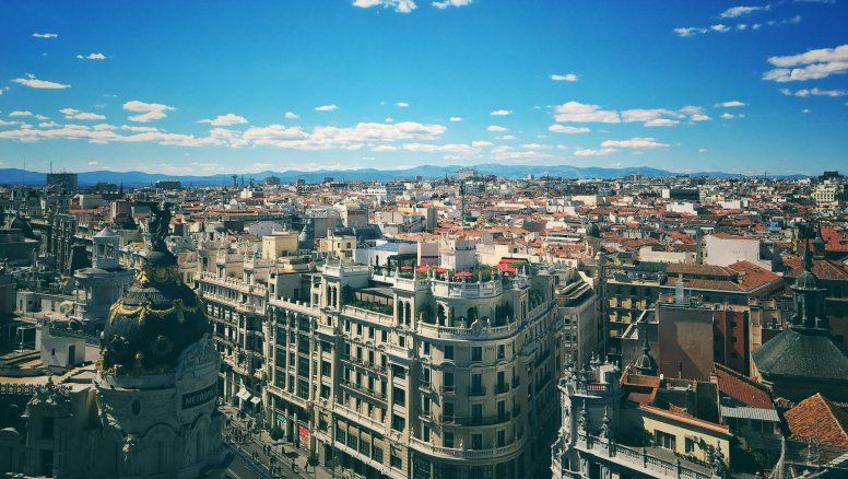 Por qué Madrid le gana a Barcelona como destino turístico, sobre todo en invierno