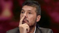 Marcelo Tinelli y una decisión muy difícil. Marcelo Tinelli y una decisión muy difícil.