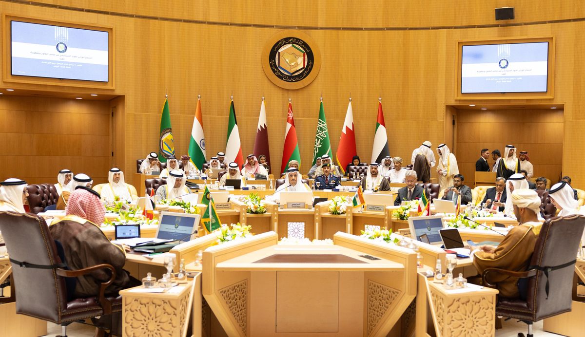 Jeque Mohammed bin Abdulrahman bin Jassim Al-Thani, presidente del 161er. encuentro del GCC, durante los trabajos con la delegación de India. Jeque Mohammed bin Abdulrahman bin Jassim Al-Thani, presidente del 161er. encuentro del GCC, durante los trabajos con la delegación de India.