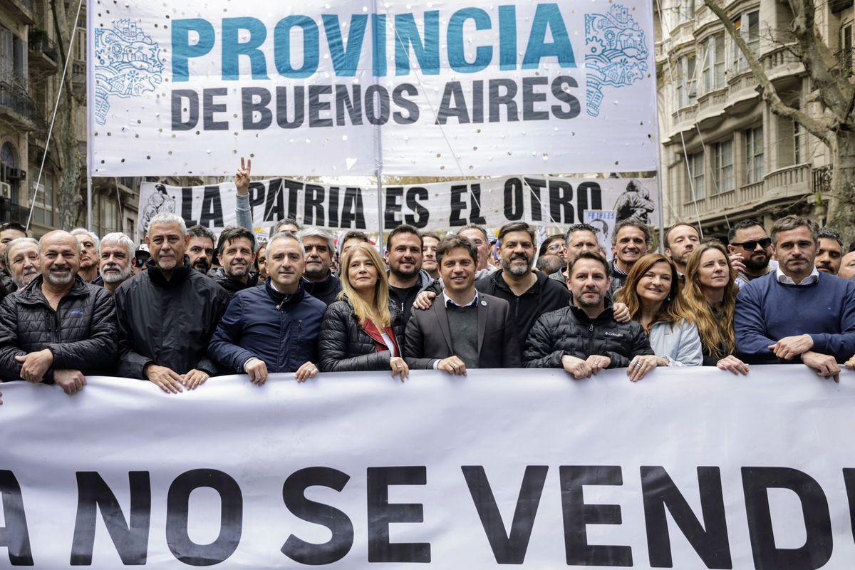 Axel Kicillof al frente de sus aliados bonaerenses. Axel Kicillof al frente de sus aliados bonaerenses.