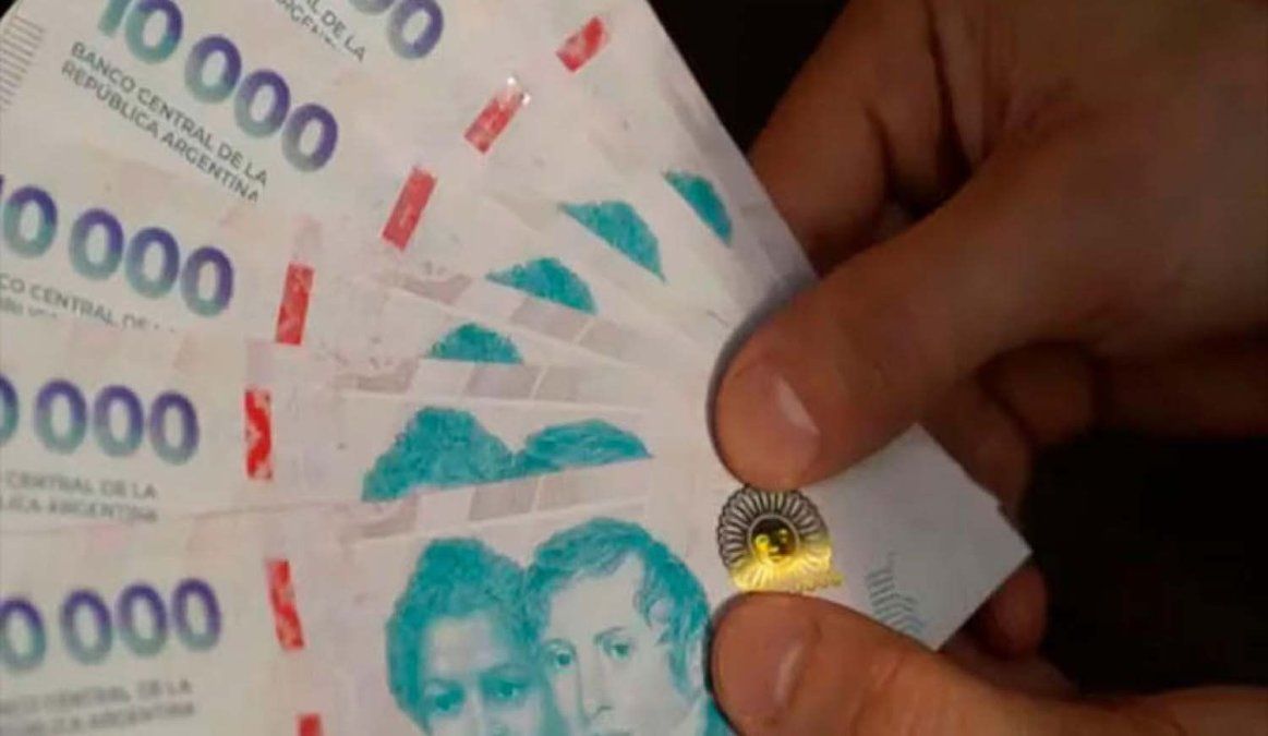 Los salarios tienen destino antes de llegar al bolsillo de los trabajadores en Argentina.