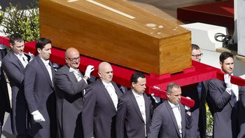Francisco ya descansa en paz, comienza la guerra por el próximo Papa