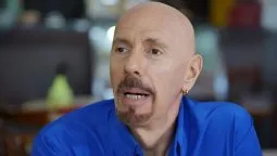 La versión de Flow sobre Yiya Murano que irrita a su hijo. La versión de Flow sobre Yiya Murano que irrita a su hijo.