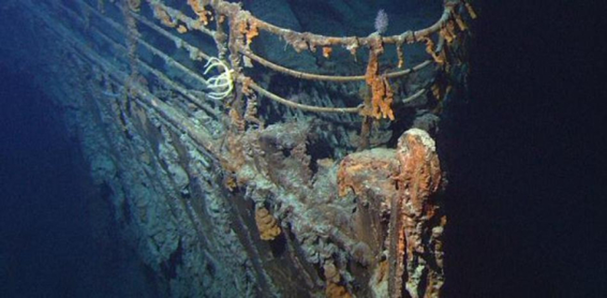 Proa del RMS Titanic en una imagen realizada en 2004 durante una expedición.