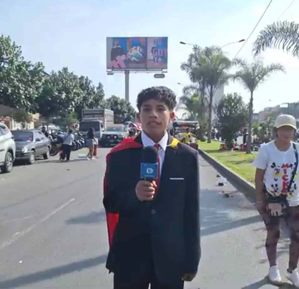 Pol Deportes también hizo la cobertura de la previa en las inmediaciones del Estadio Monumental Pol Deportes también hizo la cobertura de la previa en las inmediaciones del Estadio Monumental