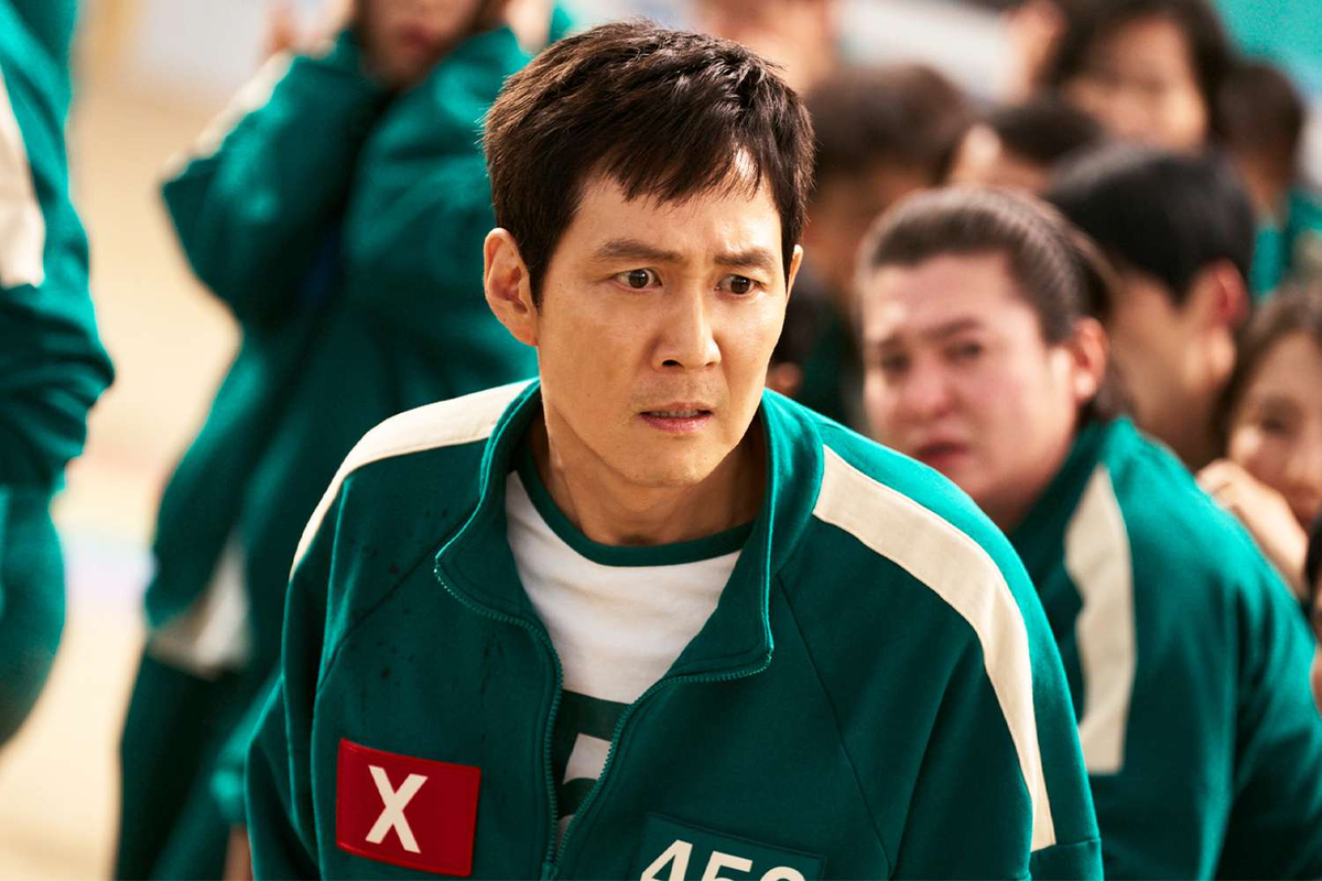 Gi-hun muere al final, cerrando un ciclo anunciado desde la primera temporada. Ningún jugador sobrevive, mostrando que la serie habla de la crueldad del sistema y la inevitabilidad del destino. Gi-hun muere al final, cerrando un ciclo anunciado desde la primera temporada. Ningún jugador sobrevive, mostrando que la serie habla de la crueldad del sistema y la inevitabilidad del destino.