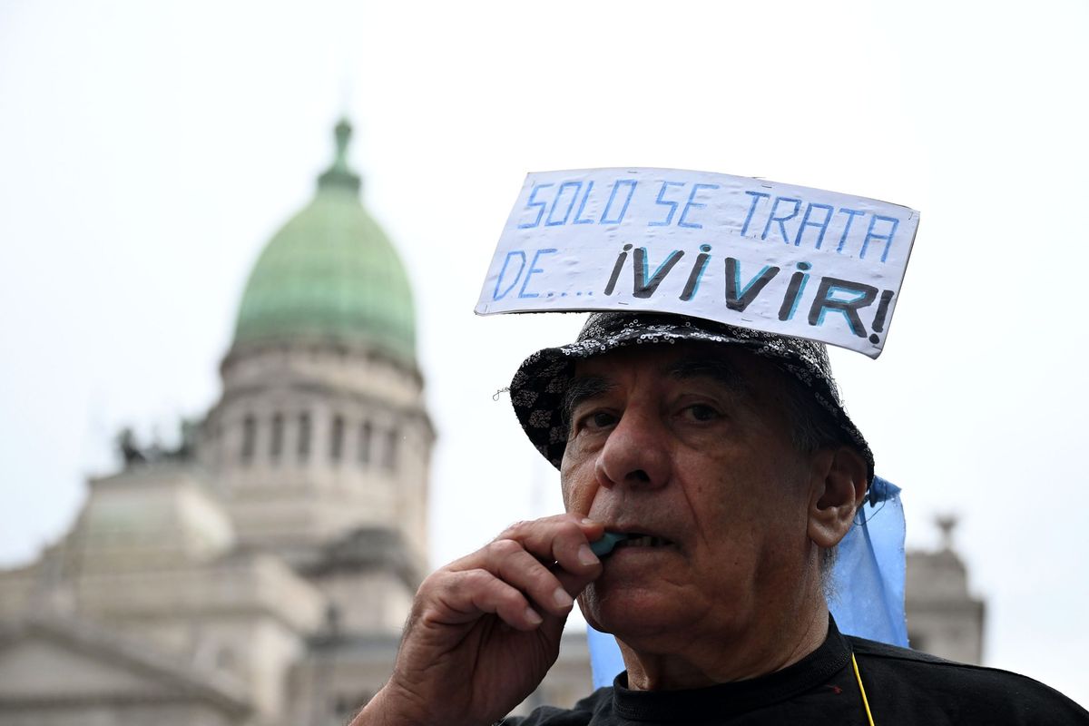 Las protestas de los jubilados porque no les alcanza para vivir con el haber que perciben se comparece con la cantidad de trabajadores que cumplieron la edad para jubilarse y no se pueden retirar. Otros eligen seguir en actividad para mantenerse en forma. (Foto Agencia Noticias Argentinas/Maximiliano Luna)