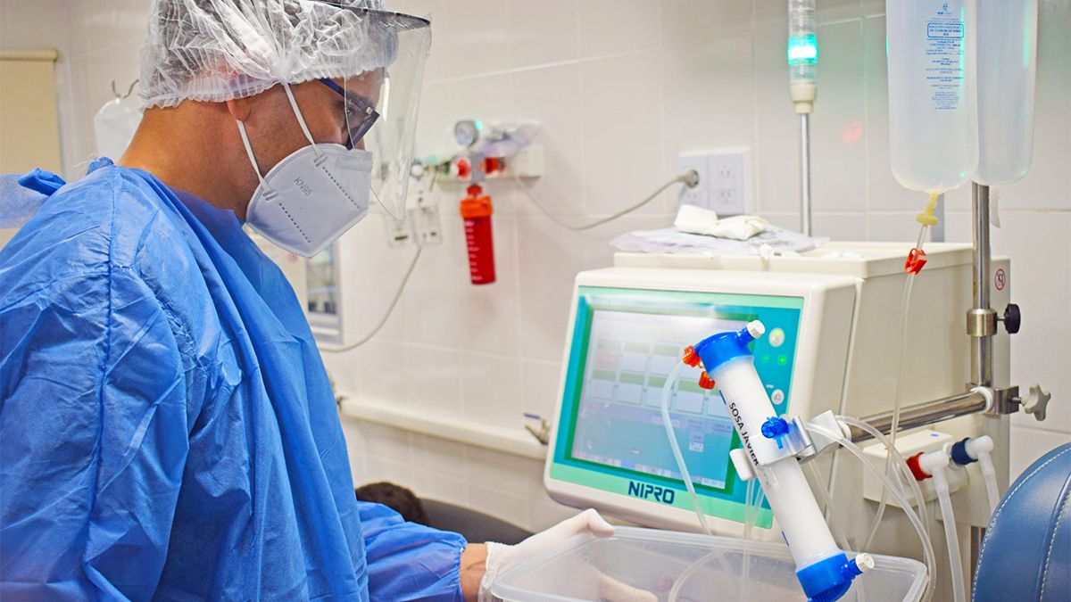 Los tratamientos de diálisis en Argentina suman 7.000 a 8.000 nuevos pacientes por año a raíz de la realización de trasplantes renales. Los tratamientos de diálisis en Argentina suman 7.000 a 8.000 nuevos pacientes por año a raíz de la realización de trasplantes renales.