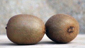 Comer esta fruta es sumamente importante para los huesos. Comer esta fruta es sumamente importante para los huesos.