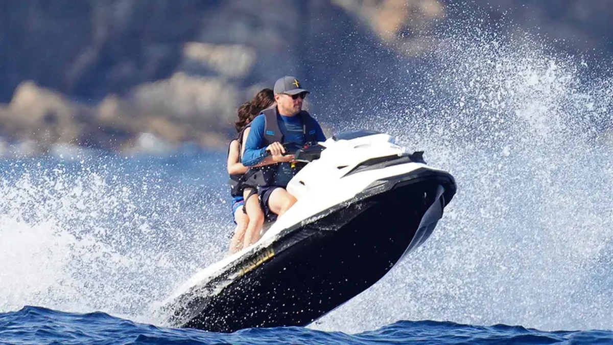 Leonardo DiCaprio en sus vacaciones gozando de su tiempo libre.