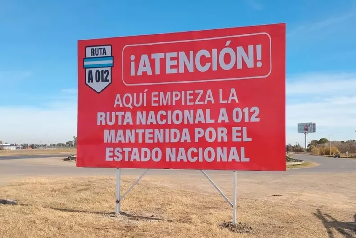 Señal al costado de uno de los tantos caminos que se encuentran deteriorados y que provocaron reiterados reclamos por parte de la Casa Gris. Señal al costado de uno de los tantos caminos que se encuentran deteriorados y que provocaron reiterados reclamos por parte de la Casa Gris.