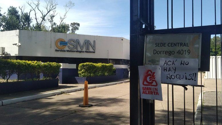 SMN: La ola de despidos impacta en Santa Fe y golpea la seguridad de los vuelos