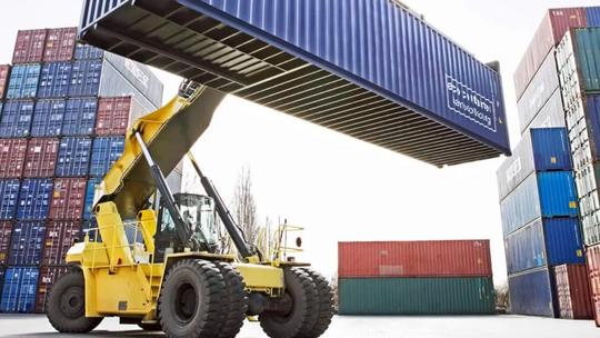 La nueva norma que flexibiliza los controles de alimentos importados fue firmada por el presidente Javier Milei, junto a los funcionarios Luis Caputo, Manuel Adorni y Mario Lugones. La nueva norma que flexibiliza los controles de alimentos importados fue firmada por el presidente Javier Milei, junto a los funcionarios Luis Caputo, Manuel Adorni y Mario Lugones.