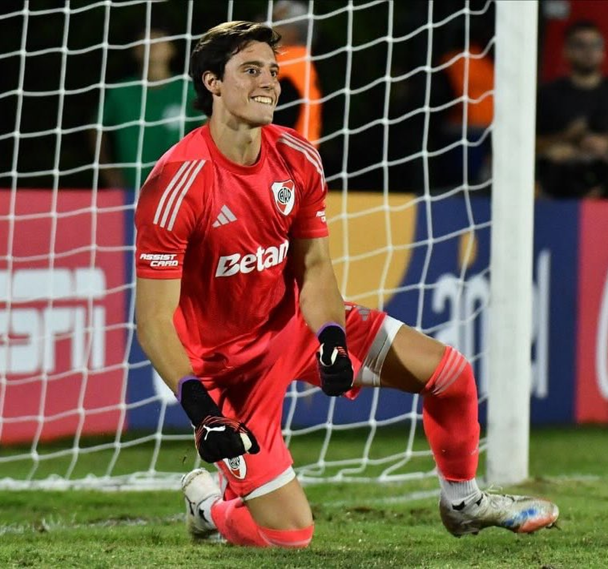 Santiago Beltrán tendrá su primer Superclásico bajo los tres palos de River. Santiago Beltrán tendrá su primer Superclásico bajo los tres palos de River.