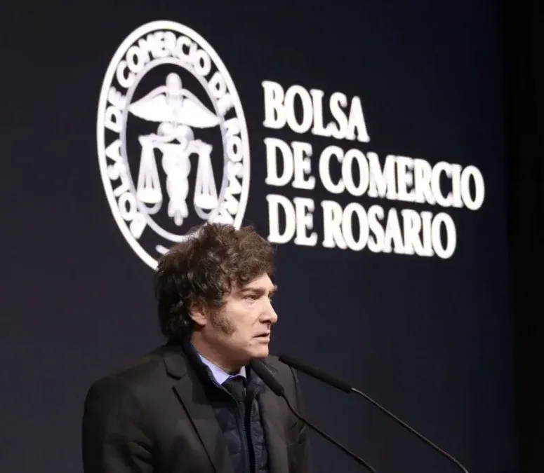 El Presidente arriba a la ciudad por el aniversario de la Bolsa de Comercio.