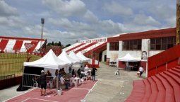 Vacunación en los clubes Banfield y Los Andes