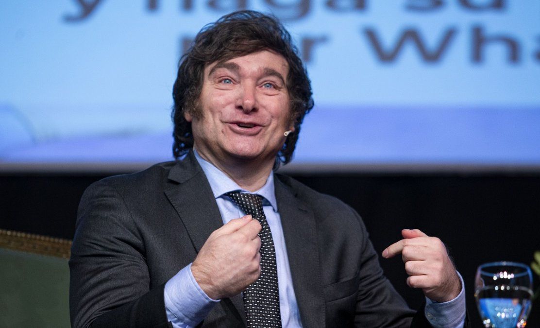 Javier Milei confirmó romance con una mujer muy emparentada a Cristina Kirchner.