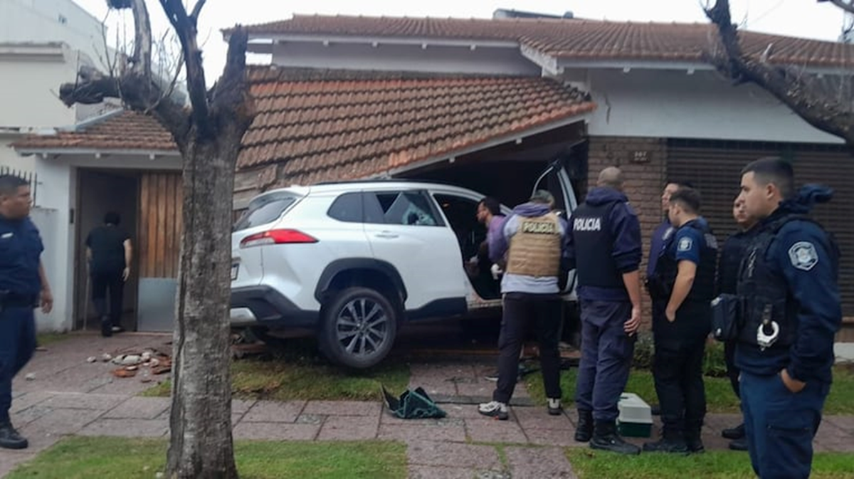 El Toyota utilizado por los ladrones era robado. El conductor fue abatido.