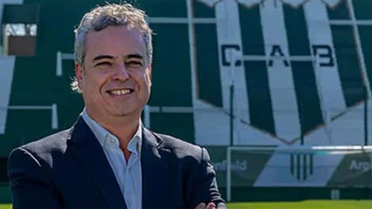 Banfield detectó una deuda de 13 millones de dólares mientras que Eduardo Spinosa renunció a la AFA y hay temor de Víctor Blanco de perder en Racing. Banfield detectó una deuda de 13 millones de dólares mientras que Eduardo Spinosa renunció a la AFA y hay temor de Víctor Blanco de perder en Racing.