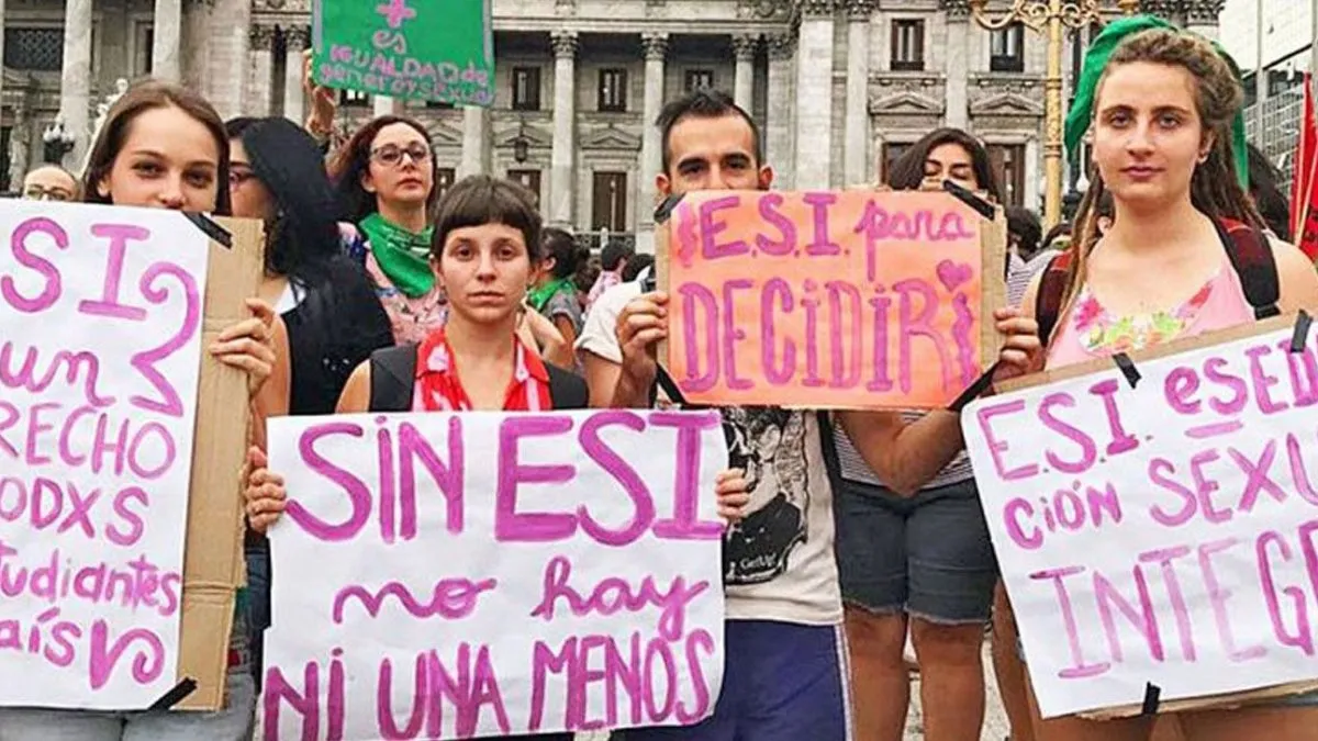Una docente de Agostina cuestionó los recortes del gobierno de Javier Milei en ESI y políticas de género. Foto: Urgente24 Una docente de Agostina cuestionó los recortes del gobierno de Javier Milei en ESI y políticas de género. Foto: Urgente24