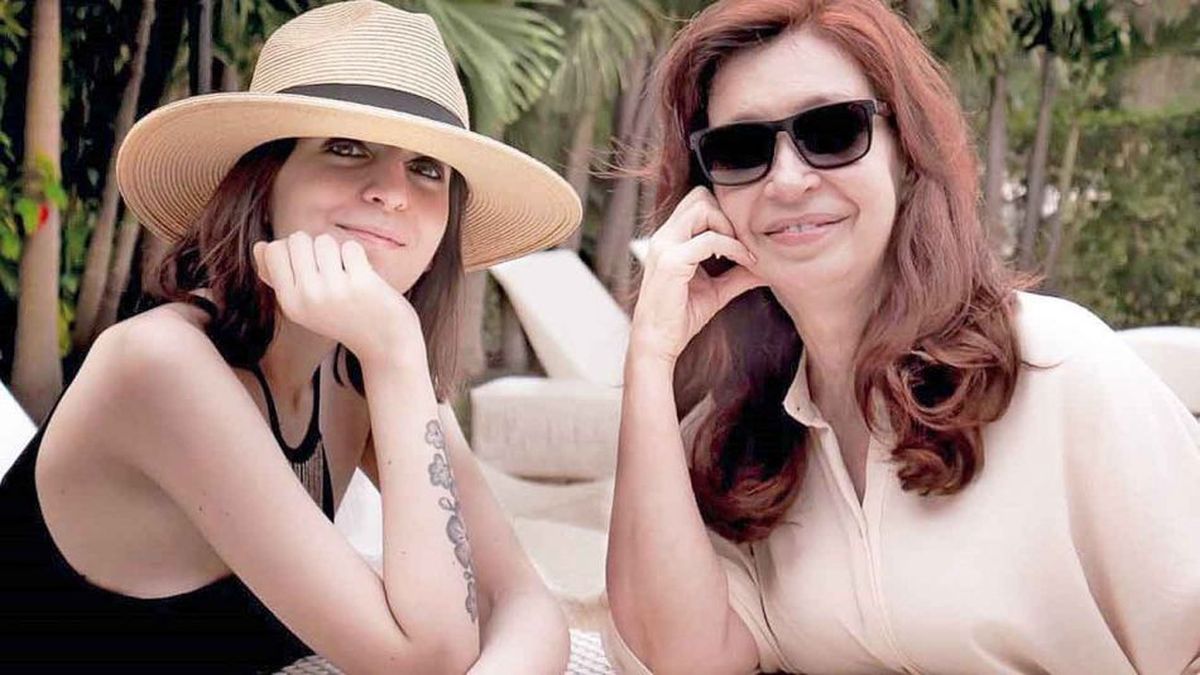 En la isla de Cuba, Florencia Kirchner y su madre CFK.