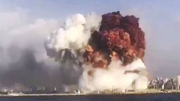 04/08/2020, estalla el puerto de Beirut y luego la ciudad y luego el país. 04/08/2020, estalla el puerto de Beirut y luego la ciudad y luego el país.