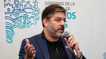 Carlos Bianco, ministro de Axel Kicillof, leyó la cartita de amor que le envió a Diego Santilli. Carlos Bianco, ministro de Axel Kicillof, leyó la cartita de amor que le envió a Diego Santilli.