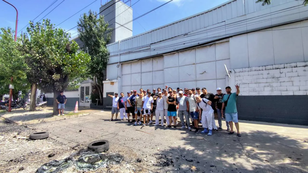 Los trabajadores exigen mejoras laborales desde principio de año. Los trabajadores exigen mejoras laborales desde principio de año.